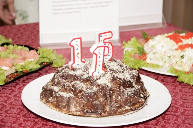 Торт семьи Коновальцевых, посвященный 115-летию предприятия
