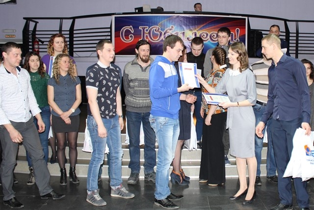 Награждение команды «Аглоеды» за 2 место в профсоюзном квесте.