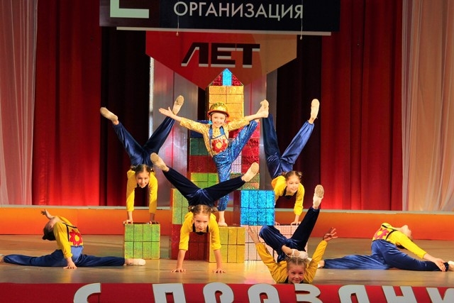 Выступление циркового коллектива «Кассиопея».