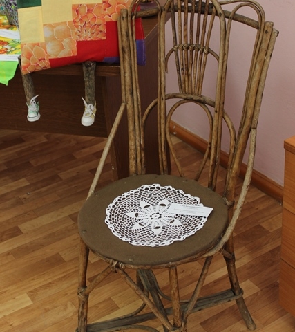 «Бабушкин» стул из ивовой лозы В.А. Сухоруковой (ветеран аглоцеха).