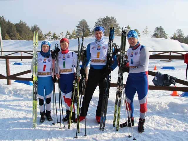 Участники лыжной эстафеты (Лидия Тренихина, Надежда Ушакова, Сергей Самоваров и Юрий Карамышев).